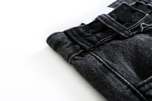 Ikdienas džinsi ar augstu vidukli un platām kājām