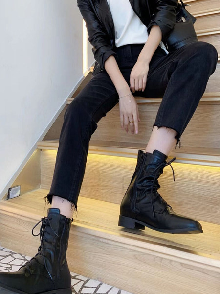 Blugi de dama cu nasturi si talie inalta - in culoarea neagra