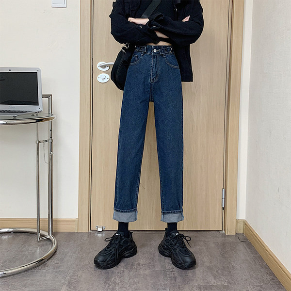 Γυναικεία τζιν με ψηλή μέση και κουμπιά σε μπλε χρώμα