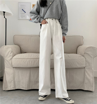 Sieviešu džinsi ar augstu vidukli un kabatām - taisns modelis