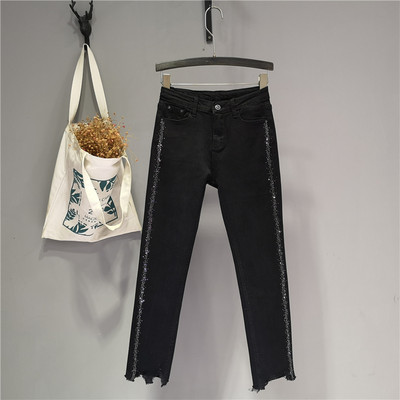 Jauns sieviešu džinsu modelis ar augstu vidukli un apmali - melnā krāsā