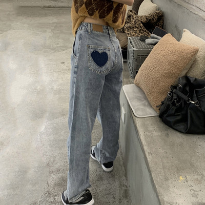 Φαρδύ μοντέλο γυναικεία τζιν με διακόσμηση καρδιά στις τσέπες
