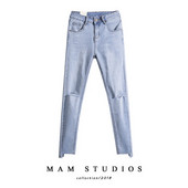 Jauns piegulošu džinsu modelis ar saplēstu efektu