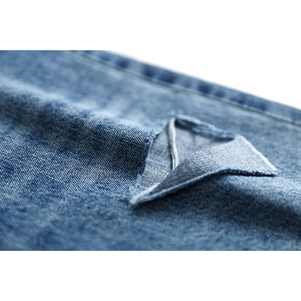 Sieviešu džinsi ar saplēstu motīvu un augstu vidukli - divi modeļi