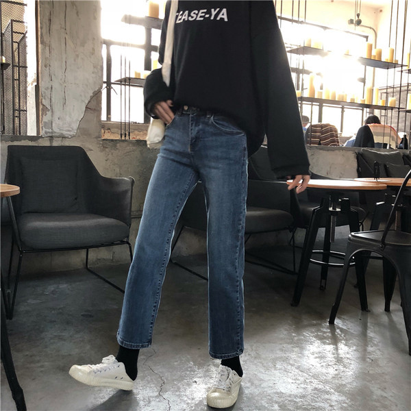 Blugi de dama cu nasturi si buzunare - model drept