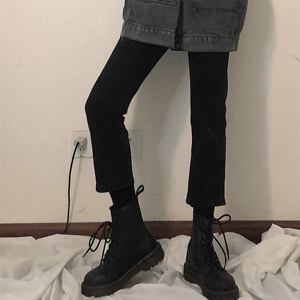 Blugi de dama cu nasturi si buzunare - model drept