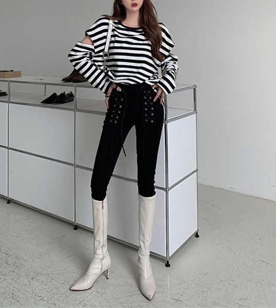 Γυναικεία τζιν με κορδόνια και ψηλή μέση σε μαύρο και μπλε