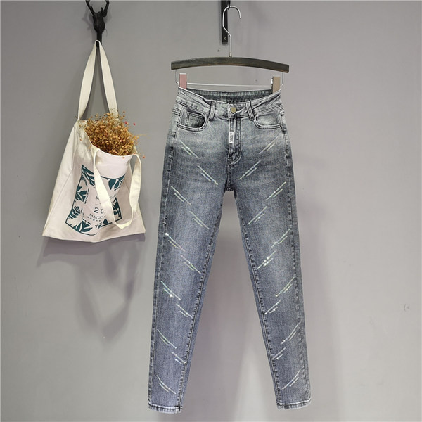 Νέο μοντέλο τζιν με λαμπερό εφέ