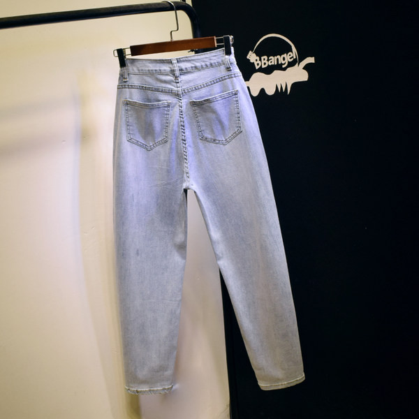 Blugi de dama din denim usor cu motive rupte si emblema