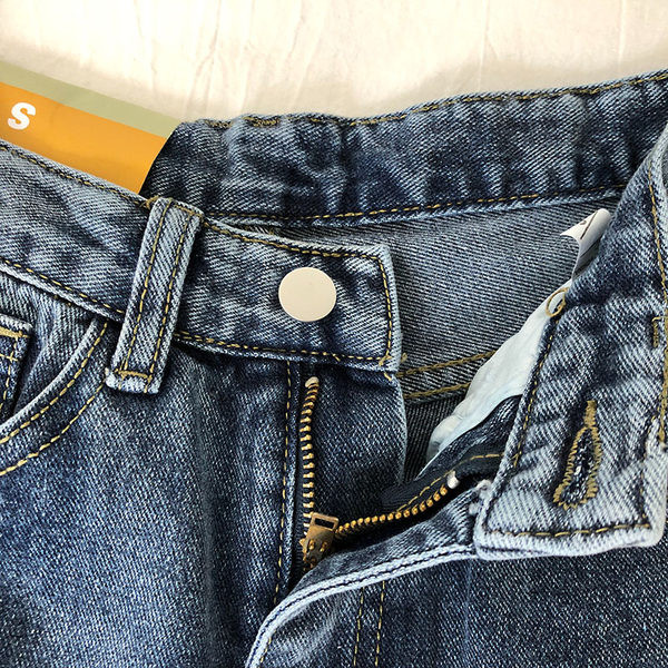 Sieviešu džinsi ar augstu vidukli un kabatām