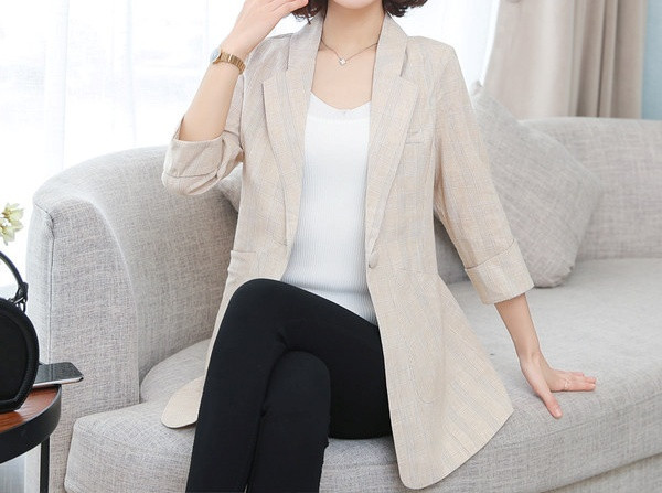 Stilīga sieviešu svītraina jaka ar kabatām un pogu