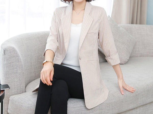 Stilīga sieviešu svītraina jaka ar kabatām un pogu