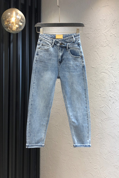 Blugi de dama cu buzunare si nasture