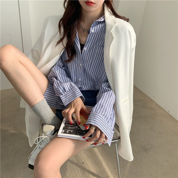 Jachetă de damă modernă model larg uni cu nasturi