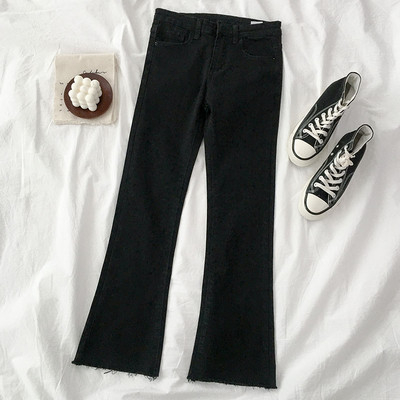 Γυναικεία τζιν με τσέπες και κουμπί σ μαύρο χρώμα