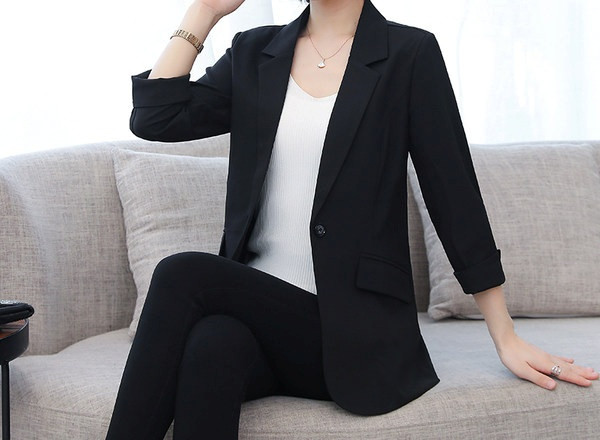 Geaca de dama model scurta actuala cu buzunare