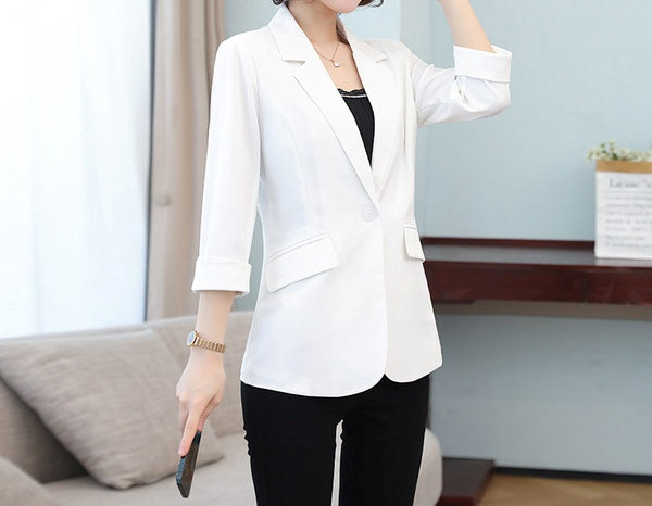 Geaca de dama model scurta actuala cu buzunare