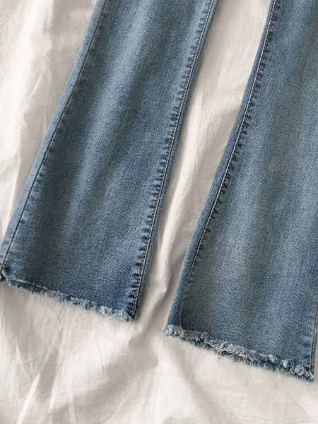 Mūsdienīgi sieviešu džinsi ar kabatām un pogu