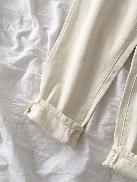 Sieviešu platie džinsi ar kabatām un pogu