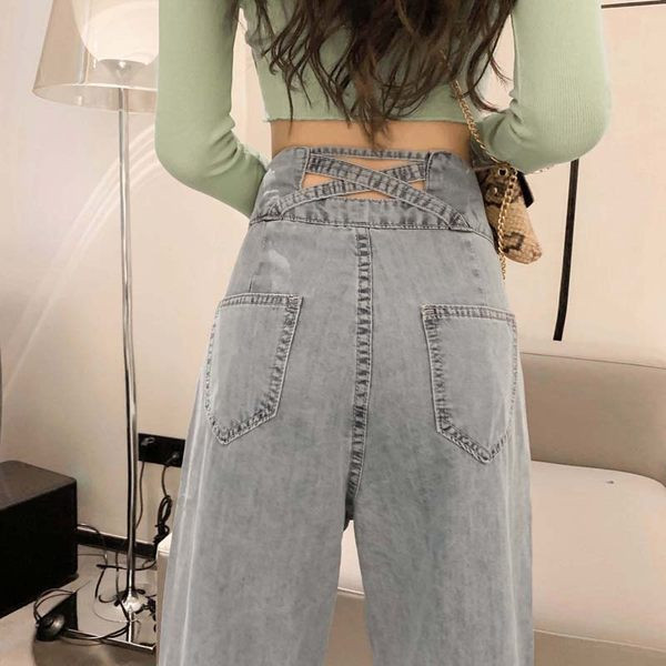 Blugi de damă din denim cu talie înaltă