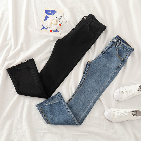 Sieviešu džinsi ar pogu un kabatām - divu krāsu