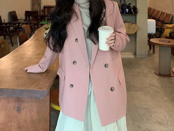 Geaca de dama eleganta model lat cu nasturi si decolteu spitz