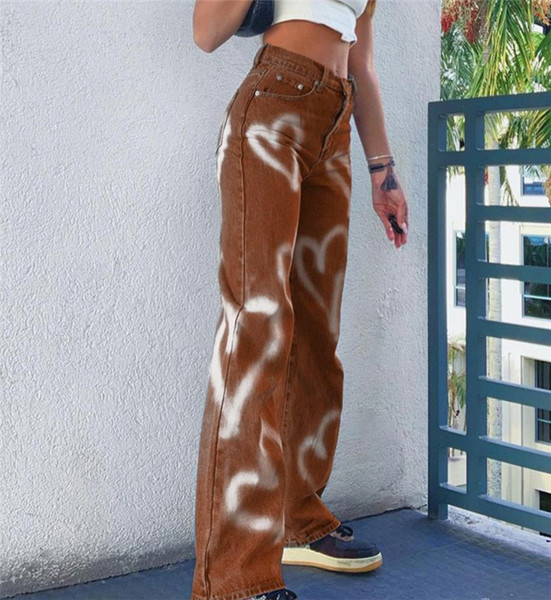 Blugi de dama cu picioare late si inimioare aplicate