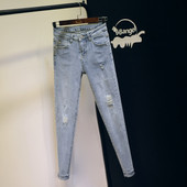 Ikdienas sieviešu džinsi ar saplēstiem elementiem -Slaids modelis