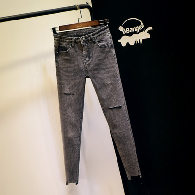 Jauns sieviešu elastīgo džinsu modelis ar saplēstiem motīviem