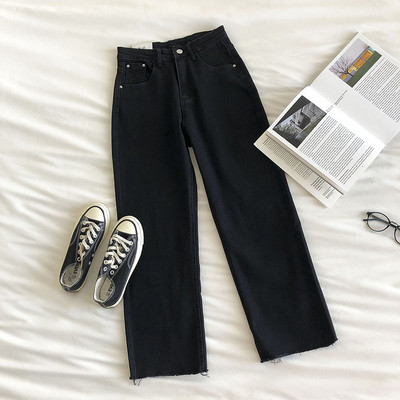 Γυναικεία τζιν με ψηλή μέση και ίσια μοντέλα