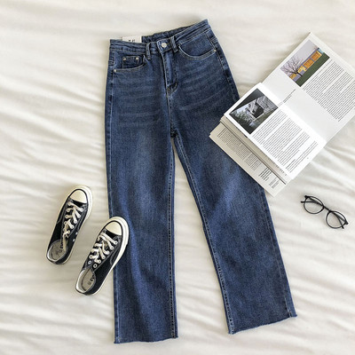 Γυναικεία τζιν με ψηλή μέση και ίσια μοντέλα