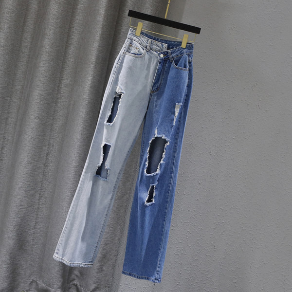 Sieviešu džinsi ar saplēstu labo - plats modelis