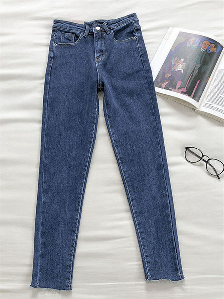 Model montat de blugi de dama cu talie inalta