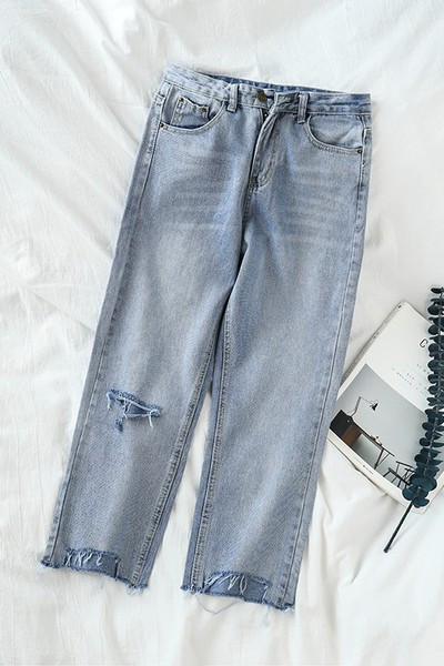 Blugi moderni cu buzunare și motive rupte