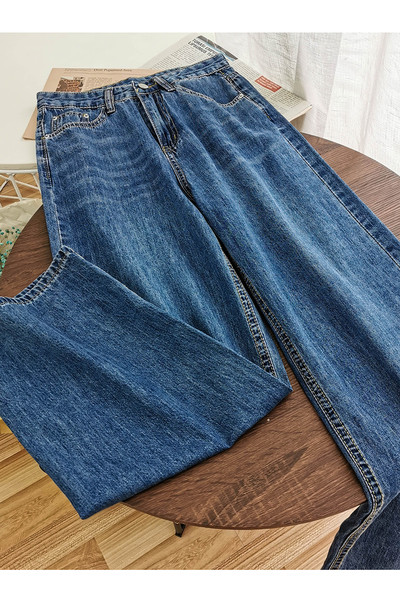 Sieviešu džinsu retro modelis ar augstu vidukli un kabatām