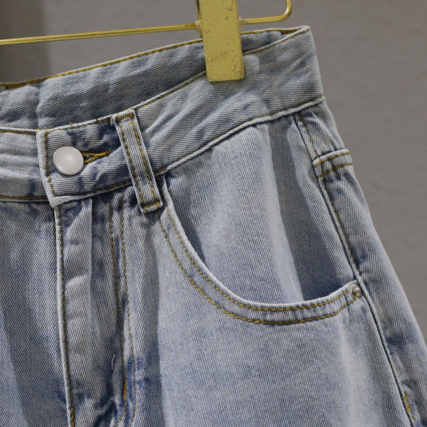 Γυναικεία τζιν με σκισμένο σχέδιο και τσέπες σε μπλε χρώμα