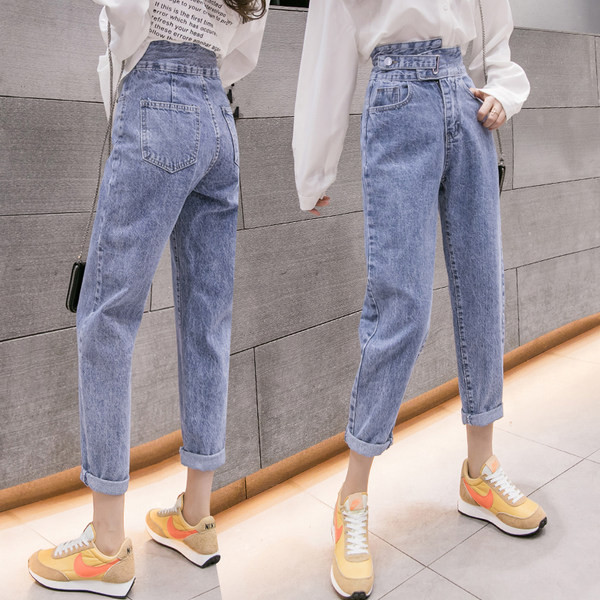 Sieviešu džinsi ar augstu vidukli un jostu ar metāla sprādzi