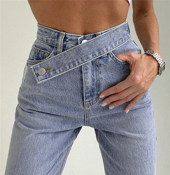 Model larg de blugi de dama cu inchidere asimetrica