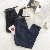 Model larg de blugi de dama cu curea subtire