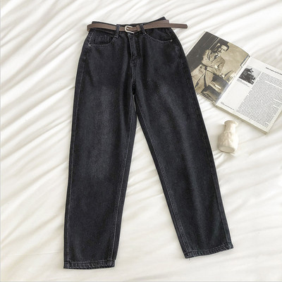 Model larg de blugi de dama cu curea subtire