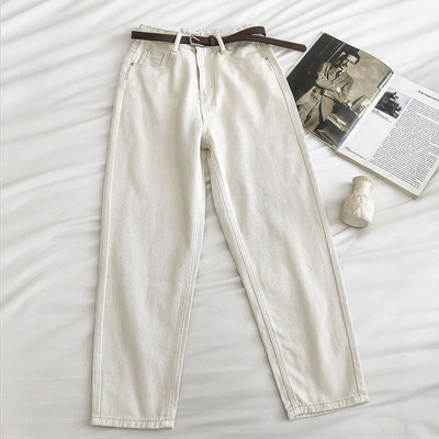 Model larg de blugi de dama cu curea subtire