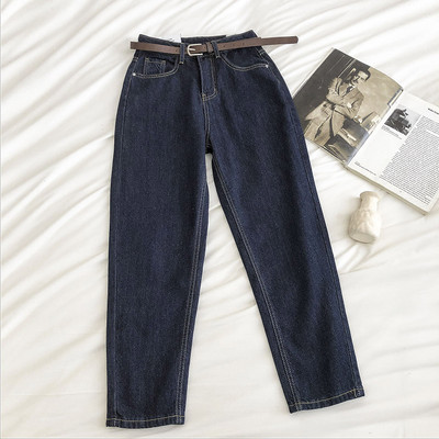 Model larg de blugi de dama cu curea subtire