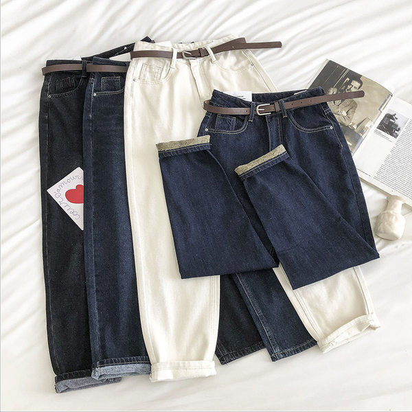 Model larg de blugi de dama cu curea subtire