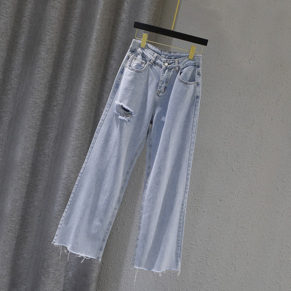 Sieviešu džinsa bikses ar saplēstu elementu un augstu vidukli