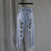 Γυναικεία τζιν με σκισμένα μοτίβα και τσέπες