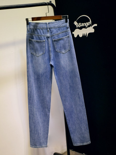 Sieviešu džinsi ar augstu vidukli zilā krāsā - taisns modelis