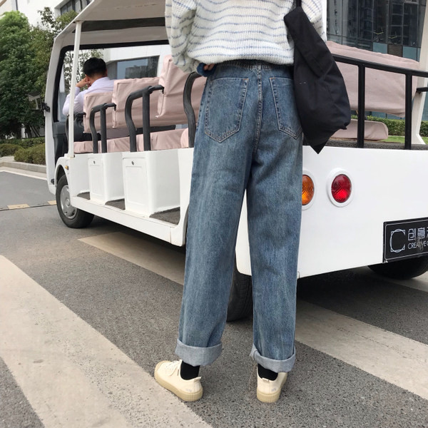 Plati džinsi ar augstu vidukli sievietēm