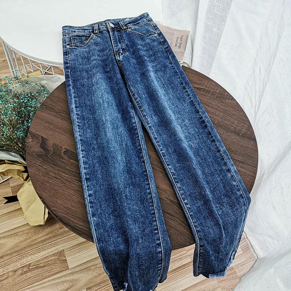 Bezmaksas modeļu sieviešu džinsi zilā krāsā