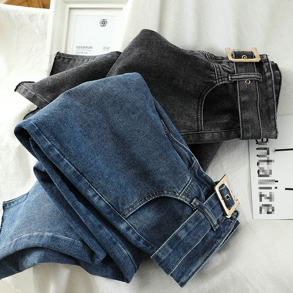 Model larg de blugi de dama cu curea si talie inalta