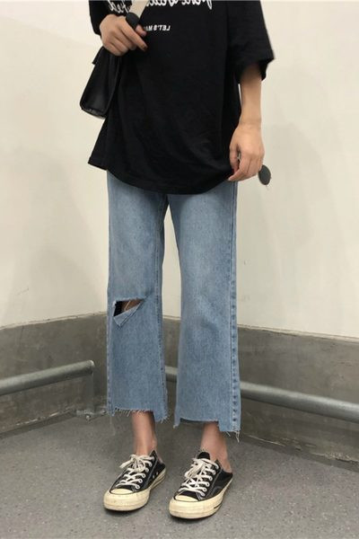 Blugi de vara cu lungime de 7/8 si efect rupt